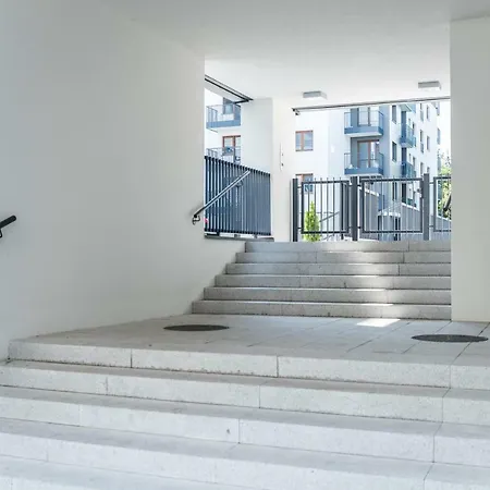 Targi Z Garazem I Silownia *