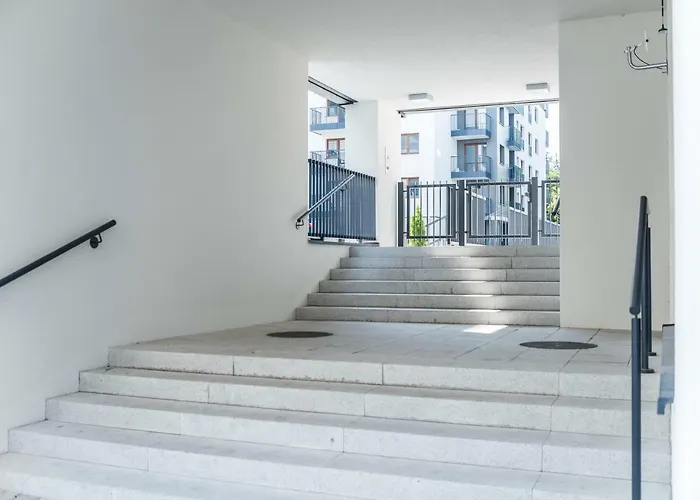 Targi Z Garazem I Silownia *