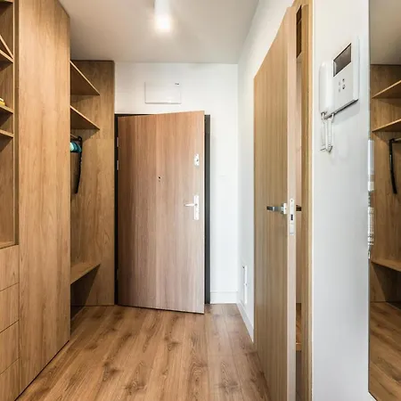 Targi Z Garazem I Silownia *