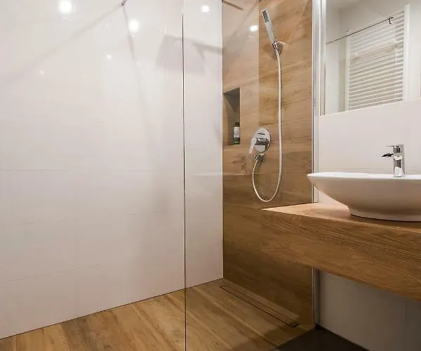 Targi Z Garazem I Silownia *